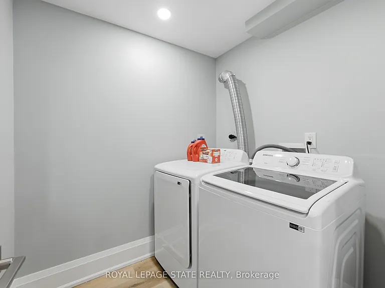 129 Jackson St W — Photo 20