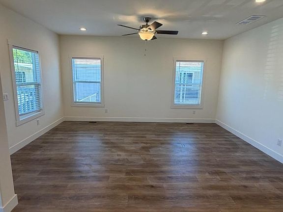 3rd image of 132 Village Cir #132
