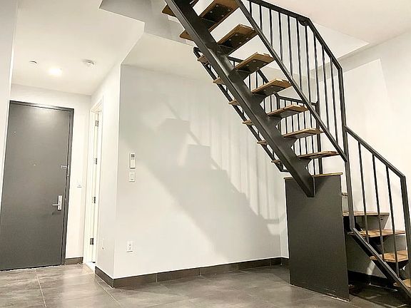 5th image of 44 Stanhope St APT 1C