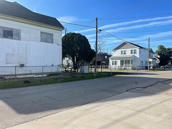 5th image of 3601 Engelke St