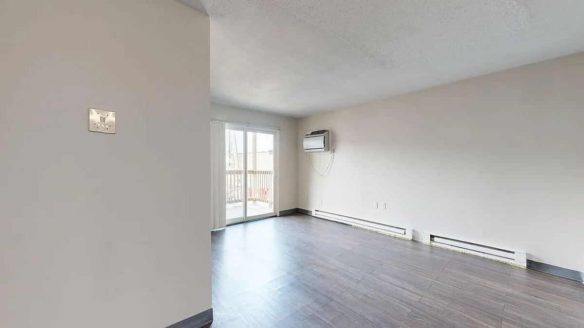 Building Photo - 300 Meridian St #1