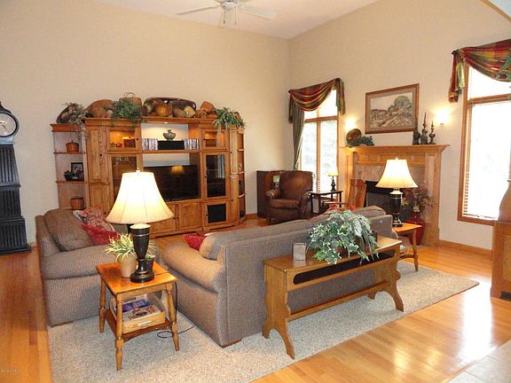 4th image of 1438 Old Farm Ln