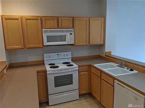 3rd image of 11592 Breckenridge Ln NW