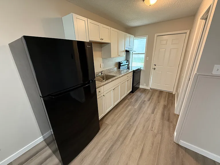 Pine Valley Apartments — Photo 13