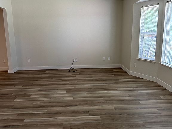 2nd image of 108 Mesquite Ct