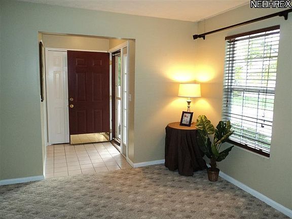 3rd image of 297 Huntsford Dr