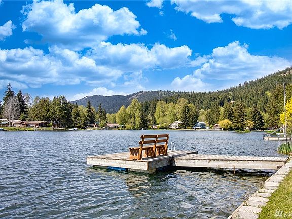 Wild Duck Lake is a 13 acre private, non-motorized lake. Only those ON the water can access it.