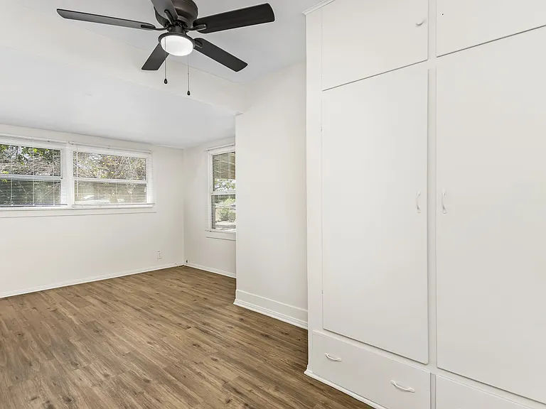 1359 Jasper Ave — Photo 42
