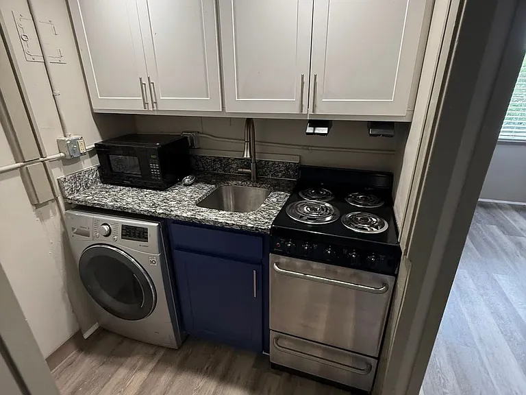 The Flats at Jackson Square — Photo 17