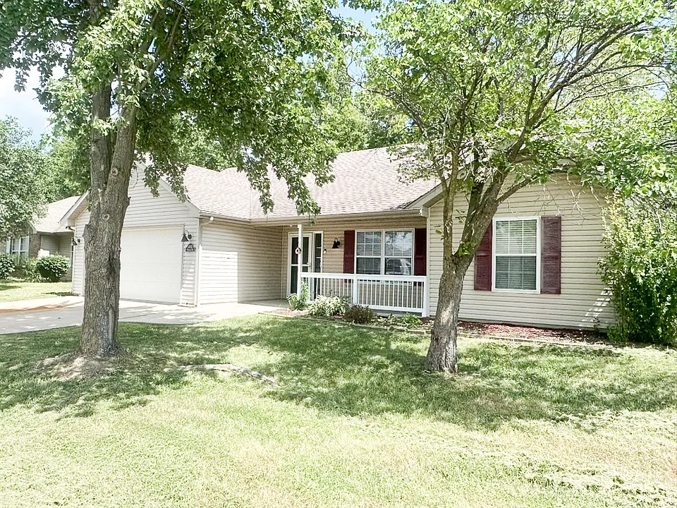 4702 Fenimore Dr