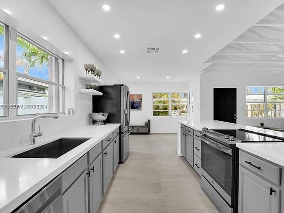 5th image of 9264 Byron Ave