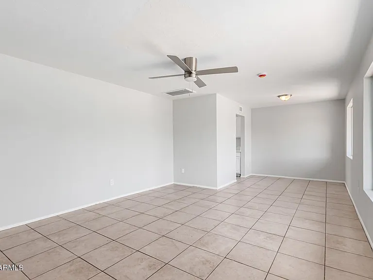 1238 E Vine Ave — Photo 4