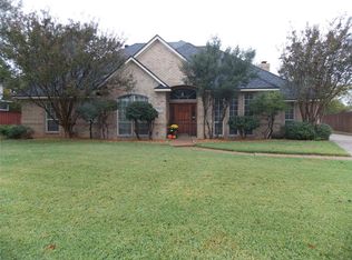 3805 Blue Forest Dr, Arlington, TX 76001