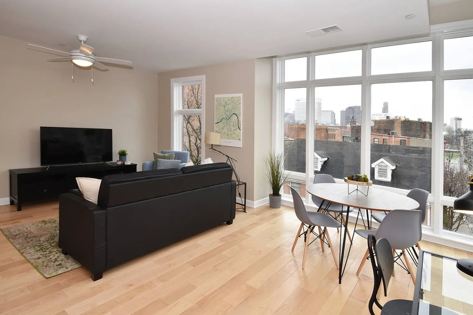 1 bed, 1.0 bath, $4,002 — Photo 4