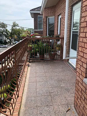 Rented by Leonidas Realty | media 24