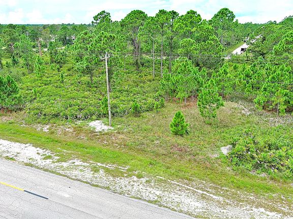 4th image of 702 Eisenhower Blvd