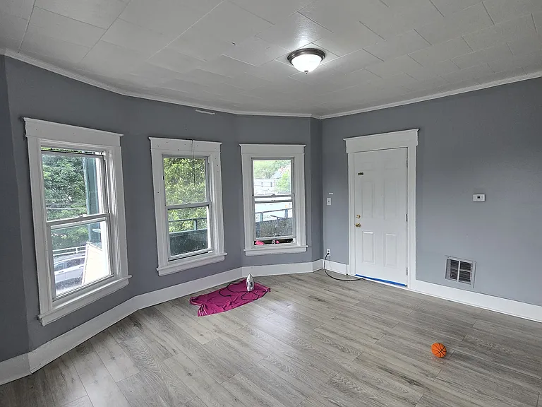 91 Pershing Ave #3 — Photo 3