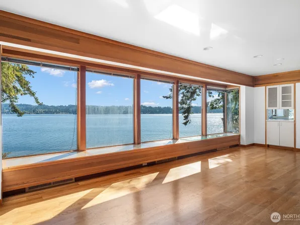 3773 Erlands Point Road NW, Bremerton, WA 98312