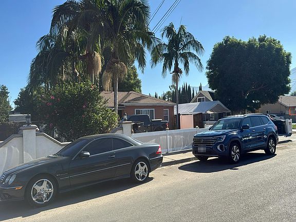 3rd image of 429 Acacia Rd