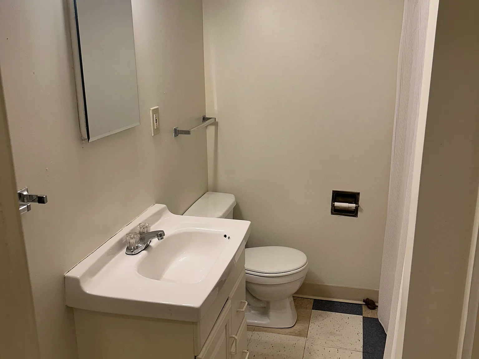 2 bed, 980 sqft, $1,290 — Photo 4