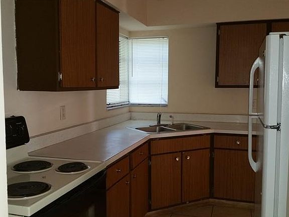 4th image of 1366 Covewood Ave