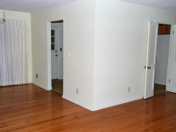 4th image of 6231 Rivercliff Ln
