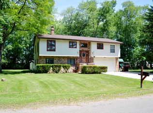 1004 E Cherry St, Le Roy, IL