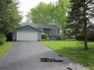 1903 Pinecrest Ln, Lindenhurst, IL 60046