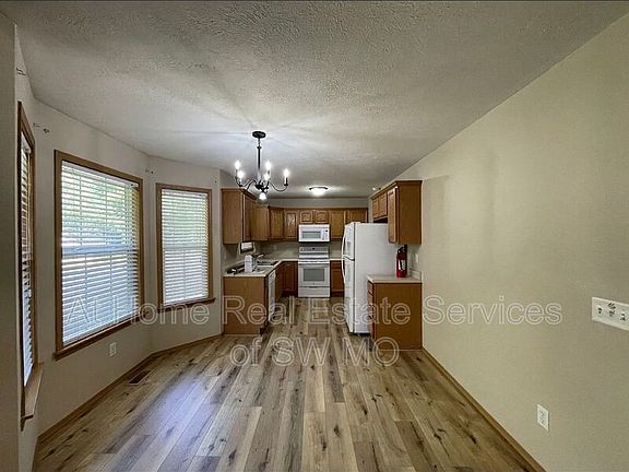 3rd image of 3903 S Walnut Hill Ave