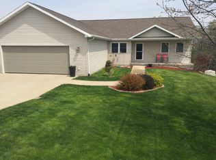 16220 Miranda Ln, East Dubuque, IL 61025