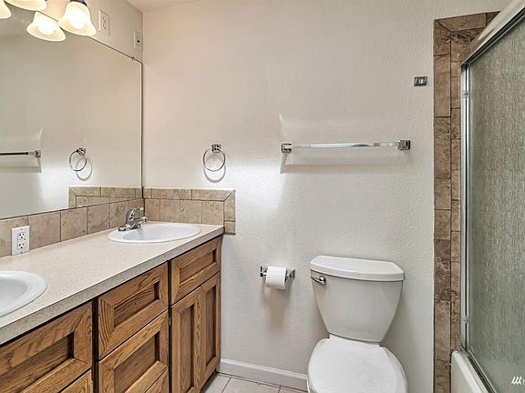 4th image of 6002 Kenwood Dr #A
