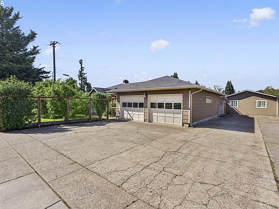 2nd image of 114 Hayden Bridge Way
