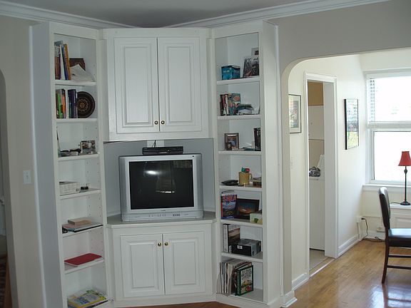 3rd image of 128 Woodside Grn APT 3B
