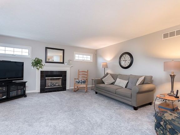 5th image of 910 Woodhouse Dr