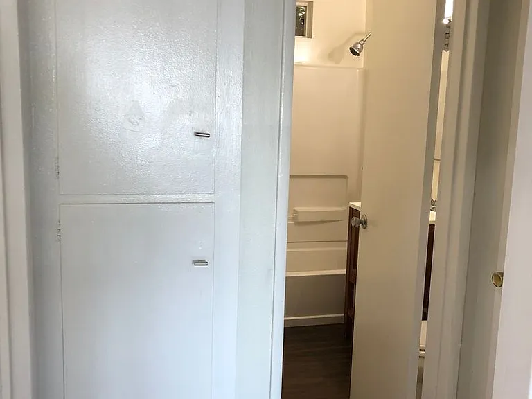 710 W 27th Street — Photo 12