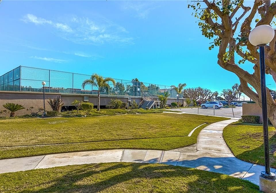 2nd image of 17050 Bluewater Ln