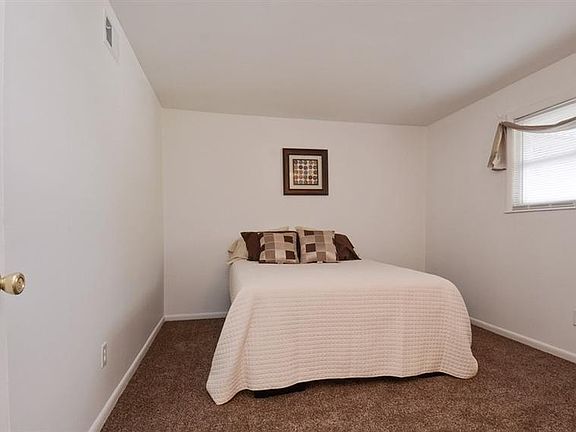 5th image of 5422 Scarlet Dr APT B