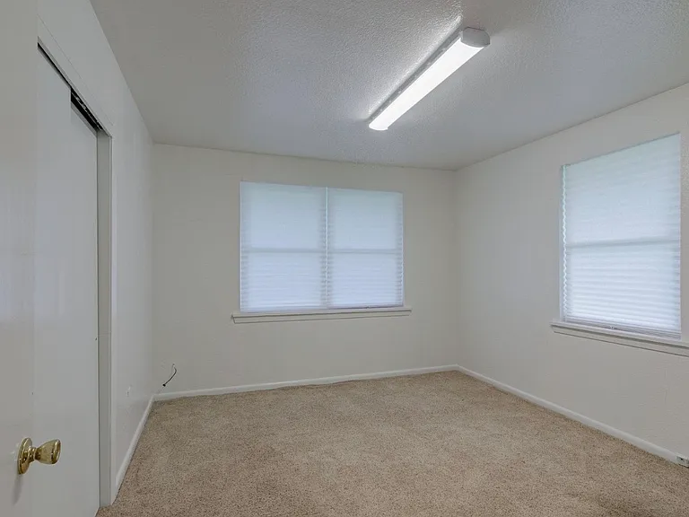 930 N Janice Ave — Photo 4
