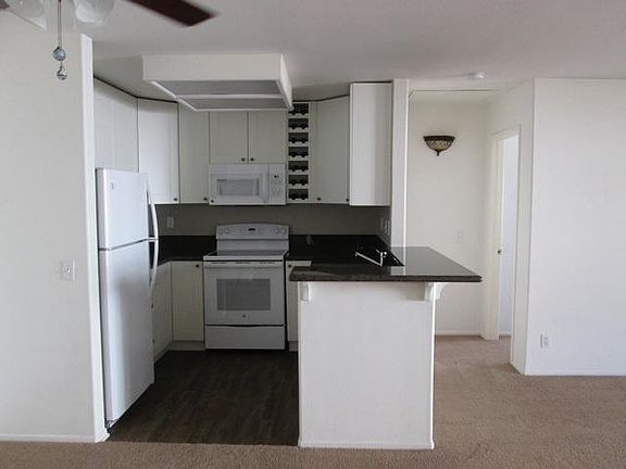 4th image of 580 Camino De La Reina Unit 317