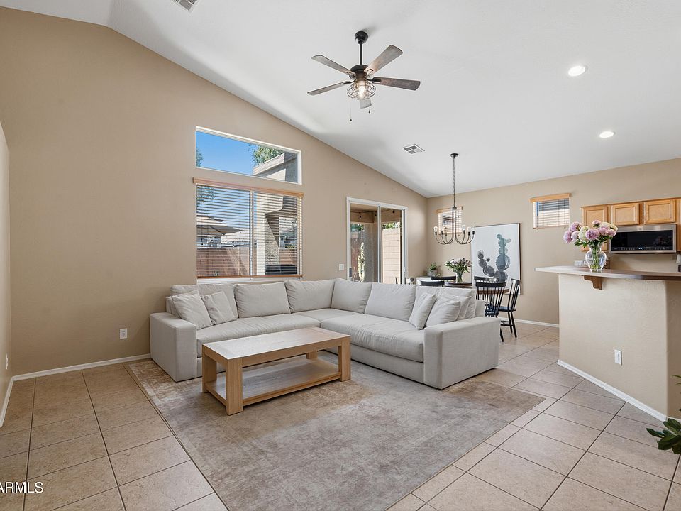 1st image of 3906 E POLLACK Street