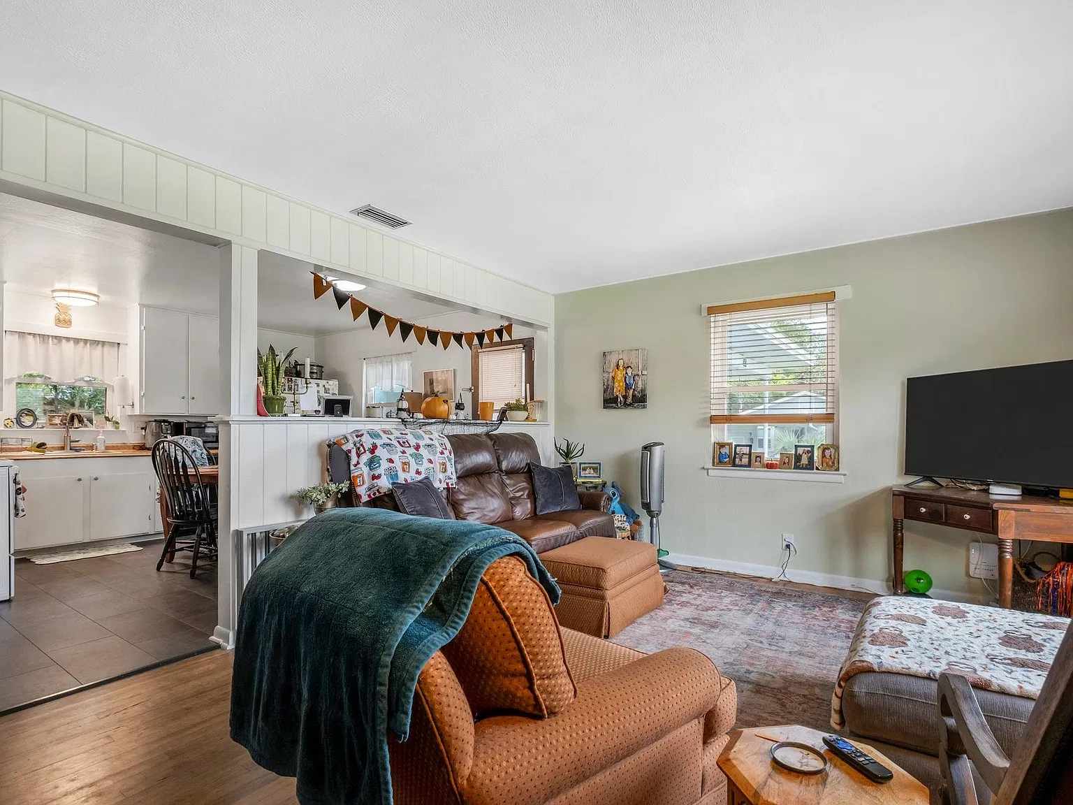 2 bed, 840 sqft, $1,300 — Photo 3