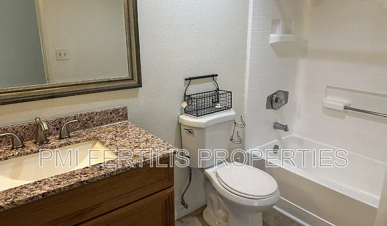 8331 Vineyard Ave #7 — Photo 16