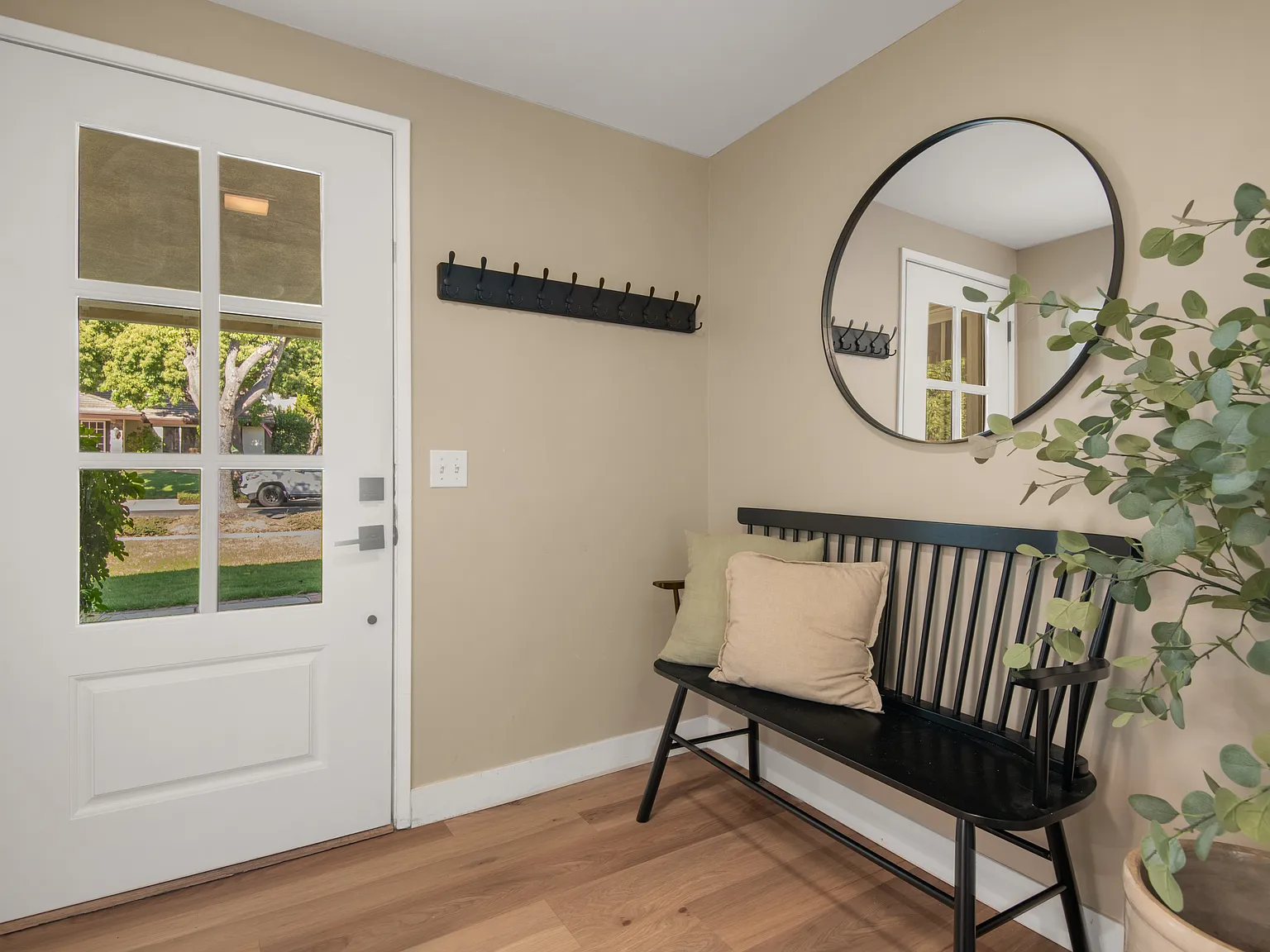 4 bed, 1936 sqft, $4,995 — Photo 1