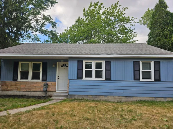 415 Tampa St SE, Kentwood, MI 49548