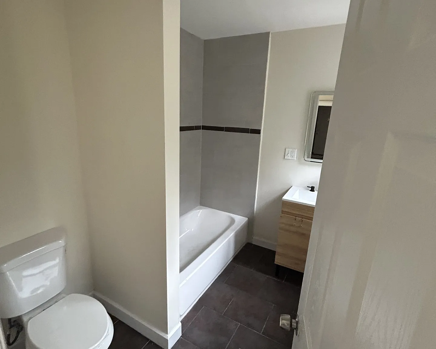 3 bed, $1,800 — Photo 1
