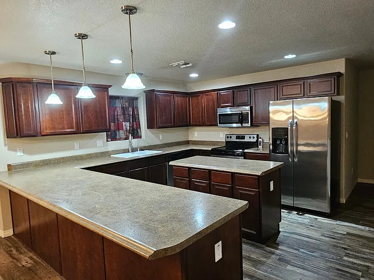 1376 Riverfront Dr — Photo 11