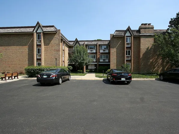 300 Claymoor Rd #2C, Hinsdale, IL 60521