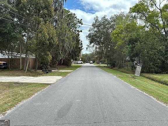 4th image of 11118 Flamingo Ave