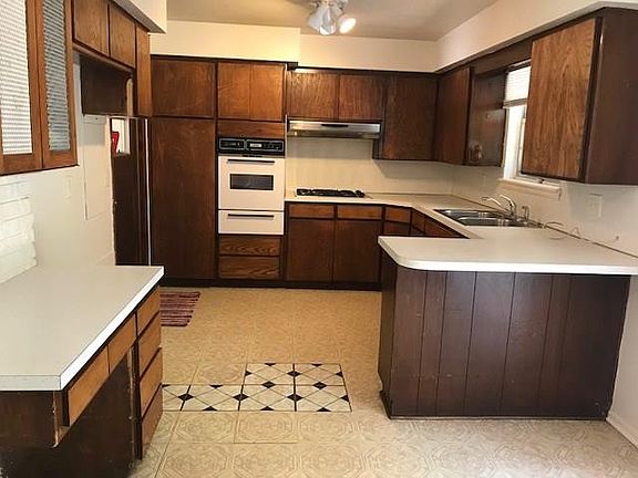 4th image of 3309 Overland Dr