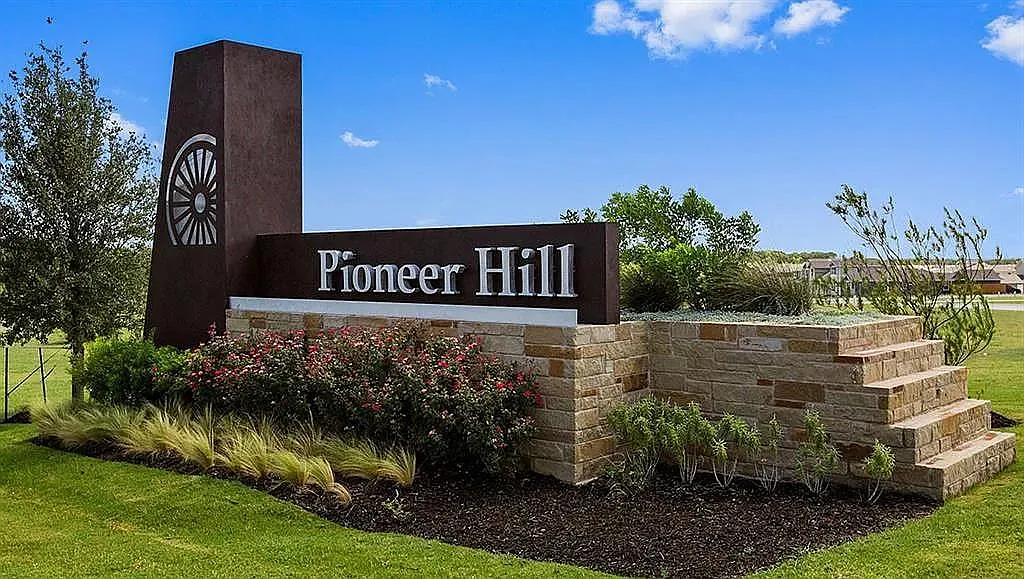3 bed, 1375 sqft, $2,200 — Photo 1